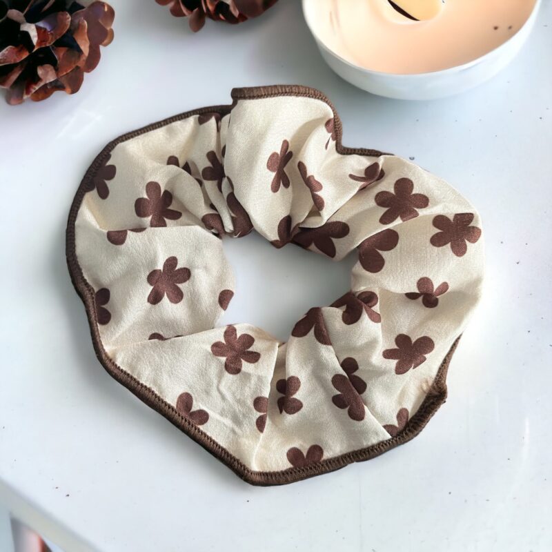 Gumka do włosów SCRUNCHIE frotka tkanina brązowe kwiatki kwiatek beż ecru