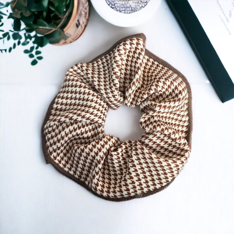 Gumka do włosów SCRUNCHIE frotka flausz zamsz welur pepitka brązowa beż