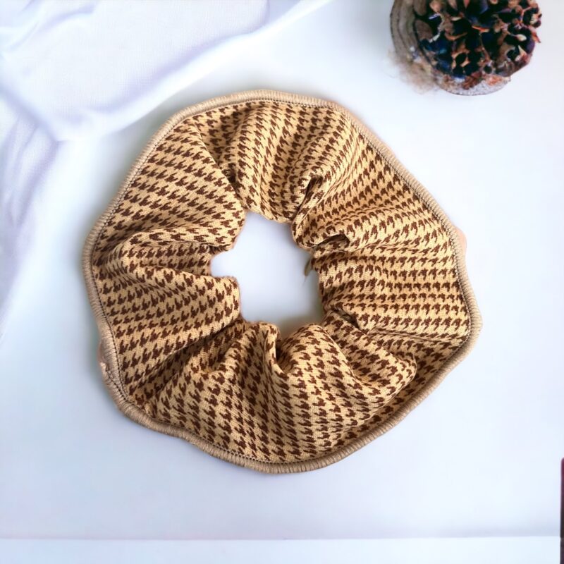 Gumka do włosów SCRUNCHIE frotka flausz zamsz welur pepitka brązowa