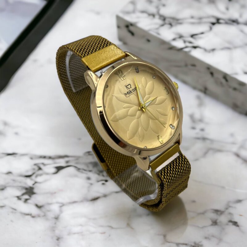 Zegarek damski analogowy pasek magnes złoty koperta kant cyrkonie stal