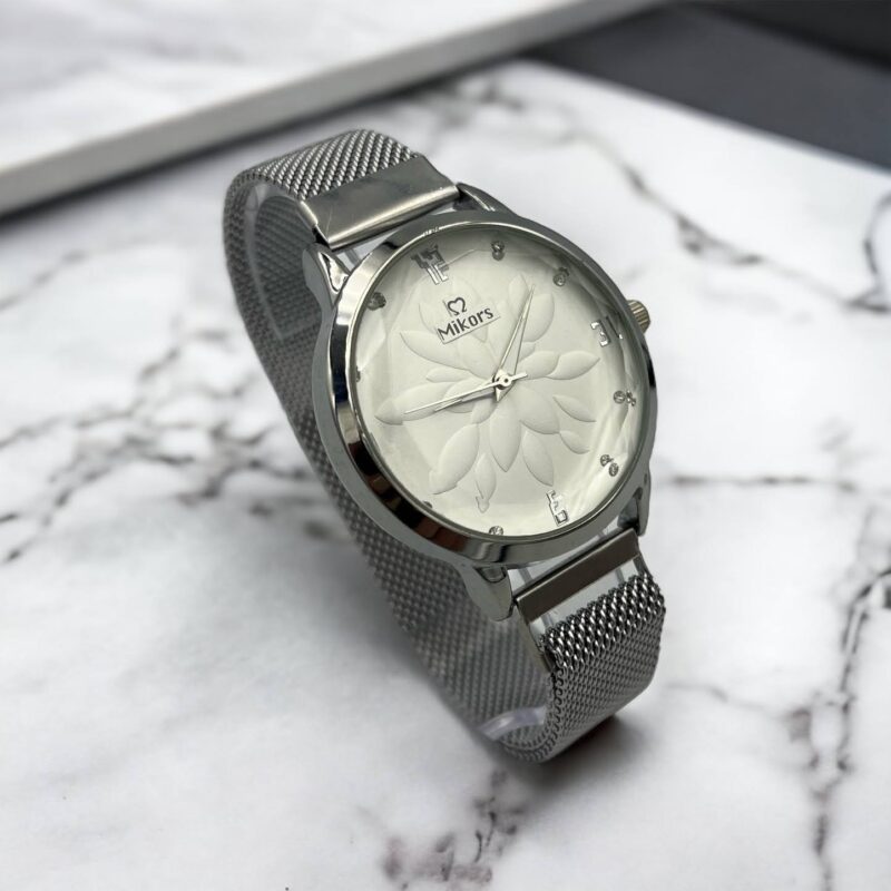 Zegarek damski analogowy pasek magnes srebrny koperta kant cyrkonie stal