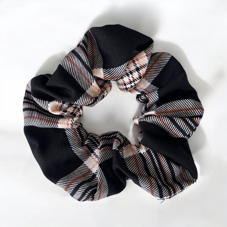 Gumka do włosów SCRUNCHIE frotka czarna wzór kratka