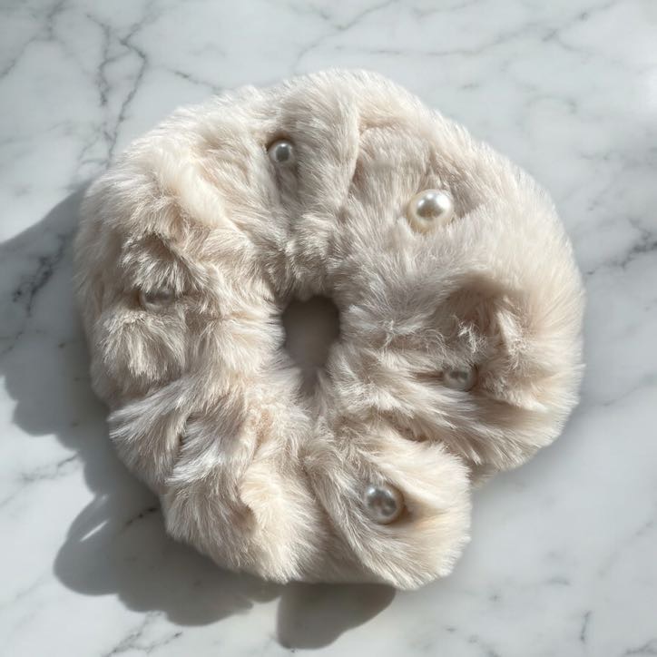 Gumka do włosów SCRUNCHIE frotka puszysta misiowa kremowa ecru perły