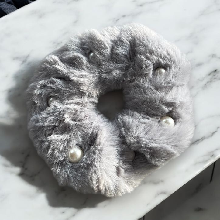 Gumka do włosów SCRUNCHIE frotka puszysta misiowa szara perły