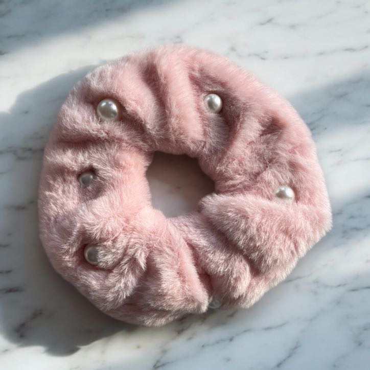 Gumka do włosów SCRUNCHIE frotka puszysta misiowa jasna różowa perły