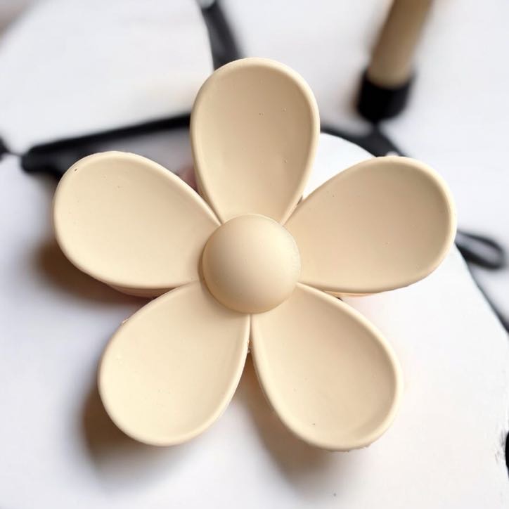 Spinka do włosów klamerka kwiatek kwiat duża matowa klamra beżowa