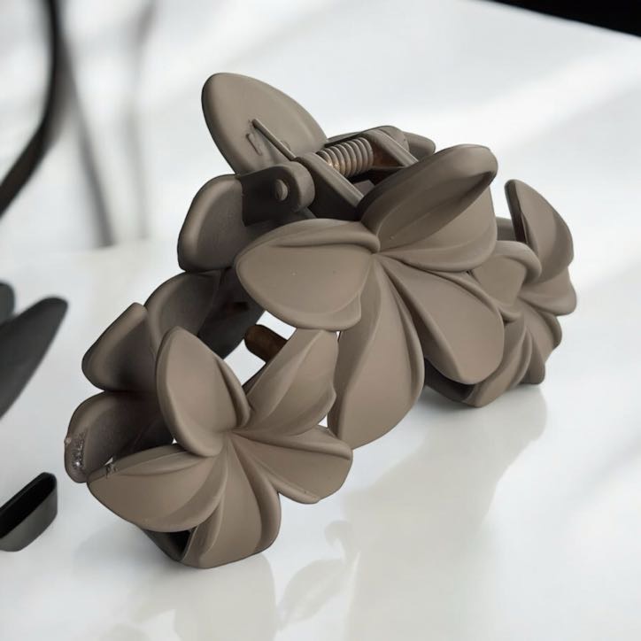 Spinka do włosów klamerka kwiatek kwiat lilia duża matowa klamra brązowa