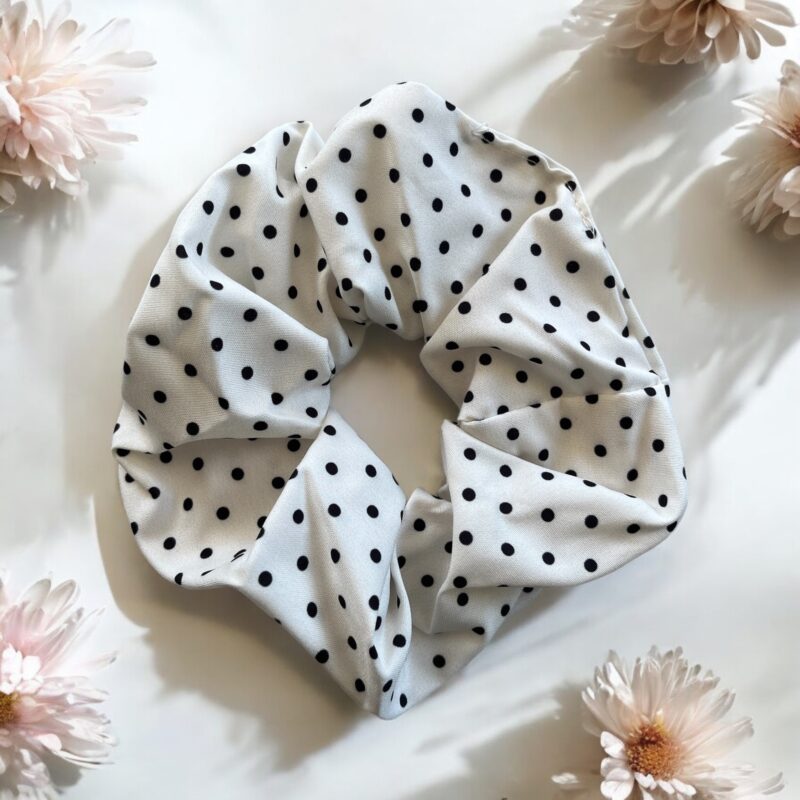 Gumka do włosów SCRUNCHIE biała czarne kropki