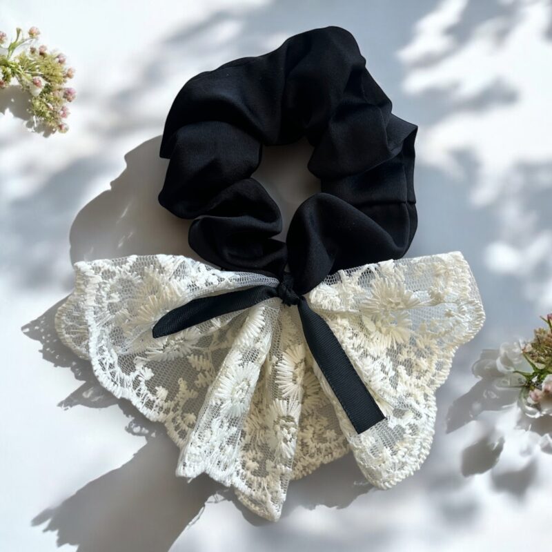 Gumka do włosów SCRUNCHIE czarna satyna biała koronka