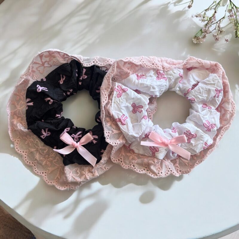 Gumki do włosów SCRUNCHIE czarna biała kokardki różowa koronka 2 szt para