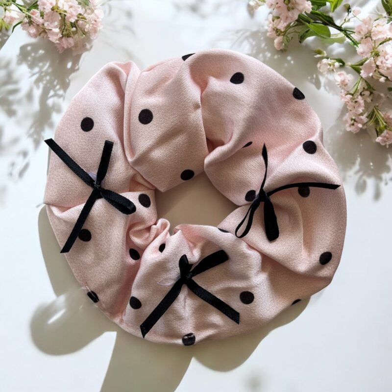 Gumka do włosów SCRUNCHIE różowa czarne kropki kokardki