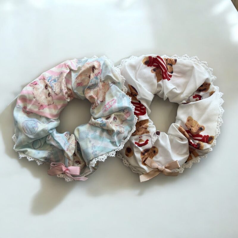 Gumki do włosów SCRUNCHIE niebieska biała kotki misie koronka 2 szt para