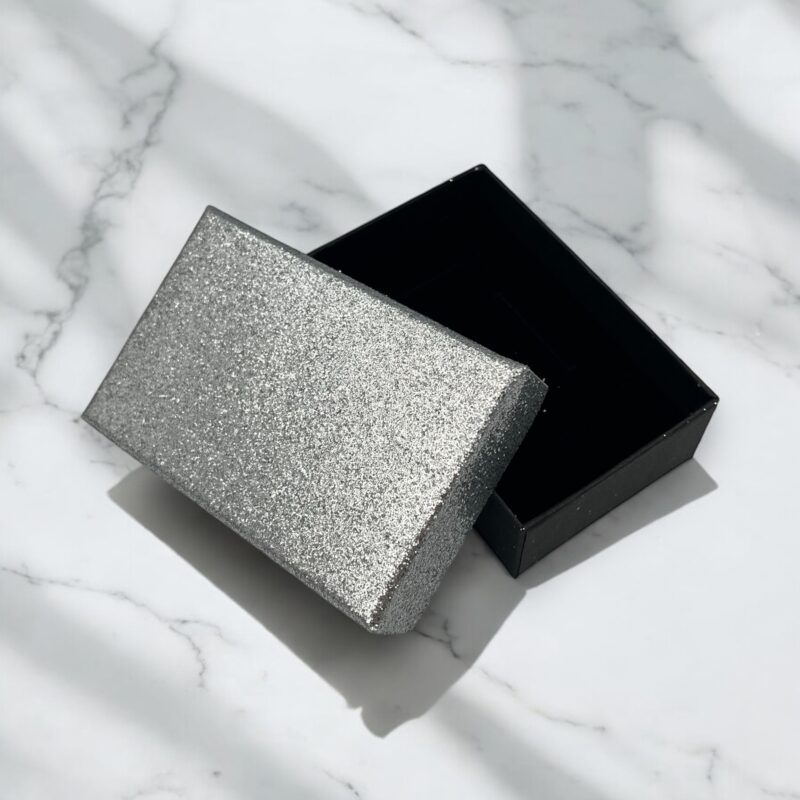 Pudełko prezentowe ozdobne SREBRNE brokatowe na biżuterię zapakuj prezent