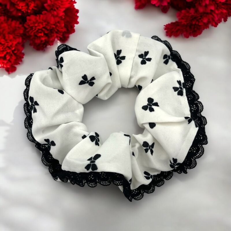 Gumka do włosów SCRUNCHIE frotka biała kokardki koronka