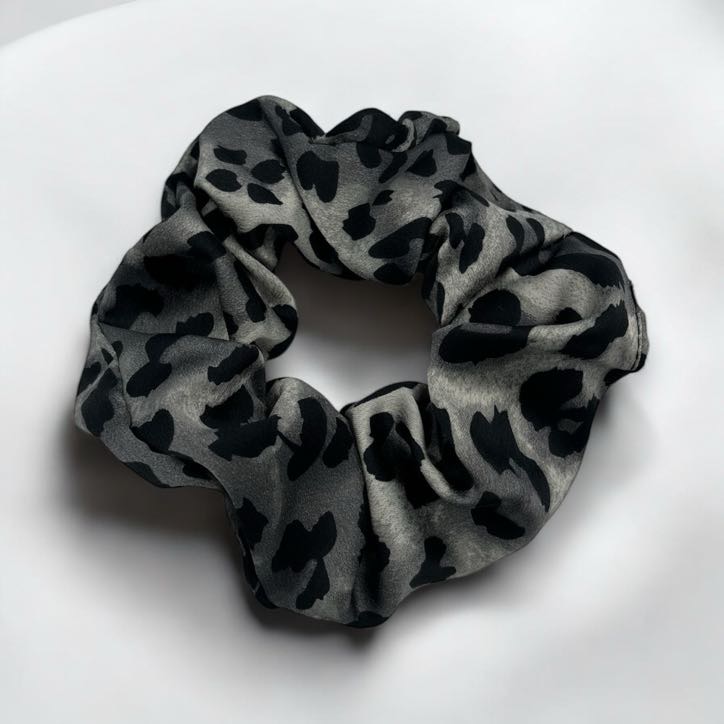 Gumka do włosów SCRUNCHIE frotka szara PANTERKA satyna