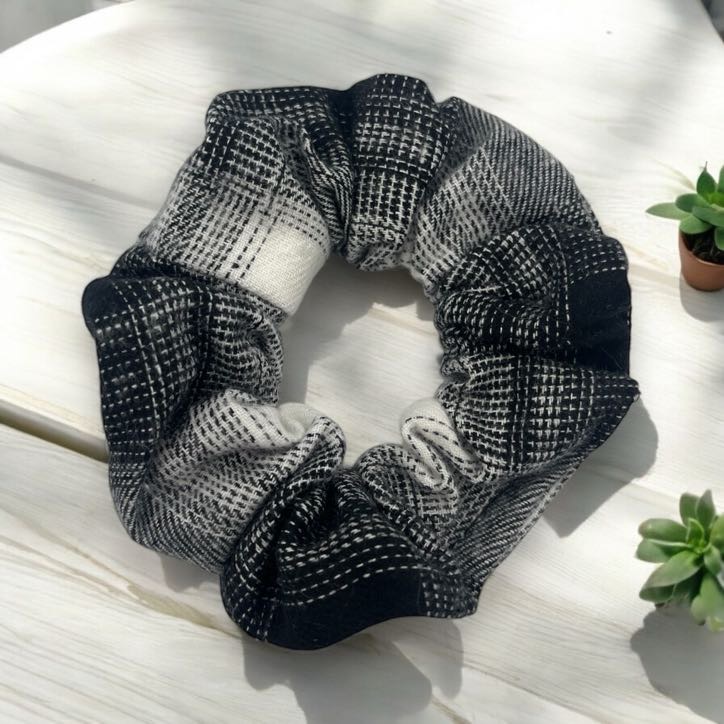 Gumka do włosów SCRUNCHIE frotka czarna biała kratka