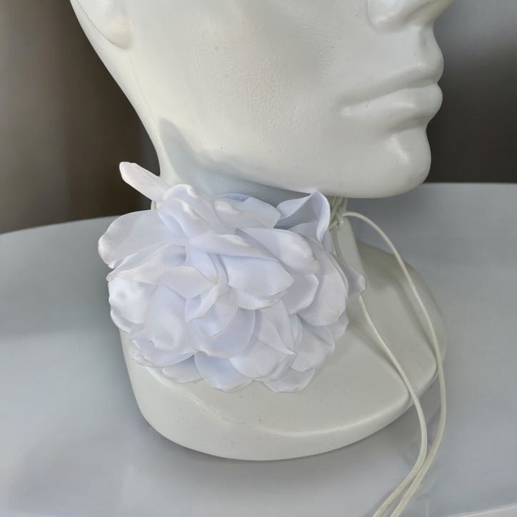 Choker naszyjnik elegancki biały kwiat PEONIA rzemyk okolicznościowa