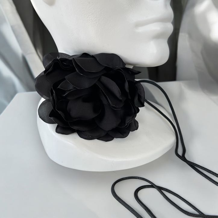 Choker naszyjnik elegancki czarny kwiat PEONIA rzemyk okolicznościowa