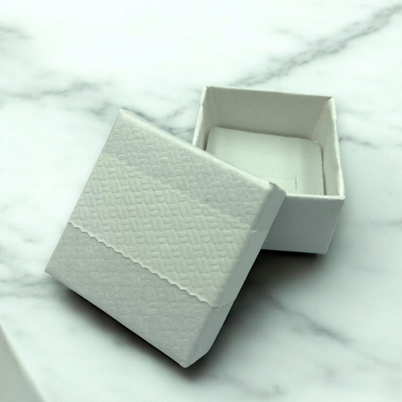 Pudełko białe ozdobne na biżuterię pierścionek kolczyki zapakuj na prezent
