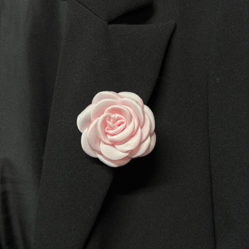 BROSZKA przypinka agrafka wsuwka róża różyczka kwiatek jasna różowa 6 cm